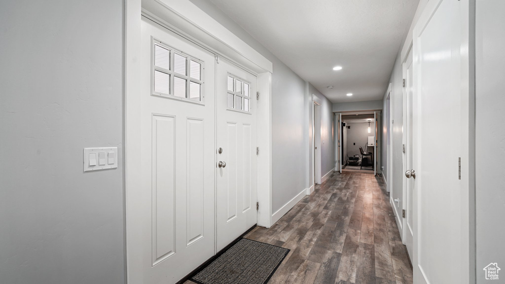 Corridor with dark wood-style floors, recessed lighting, and baseboards