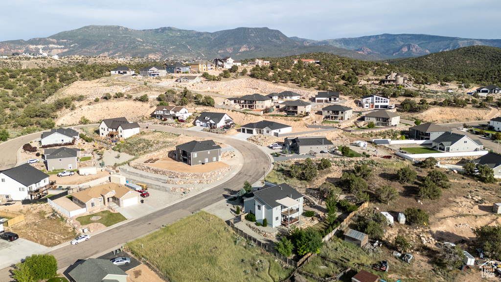 Aerial overview of property\\\\\\\'s location featuring a mountain backdrop and nearby suburban area