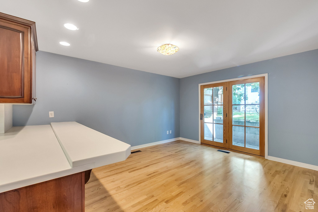 Unfurnished dining area featuring light wood-style flooring, baseboards, and recessed lighting