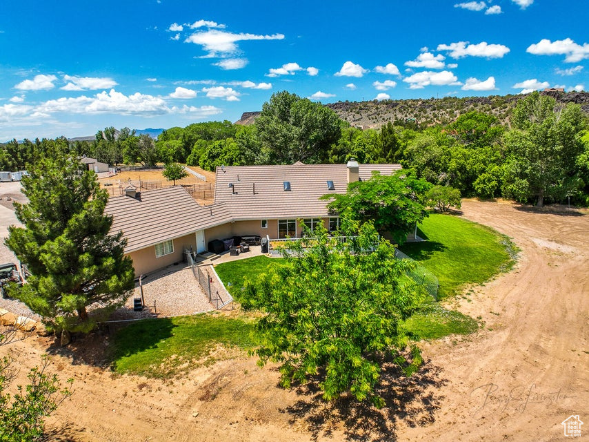 Aerial view of property and surrounding area