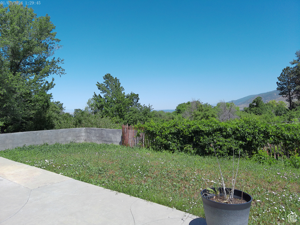 View of yard featuring a mountain view