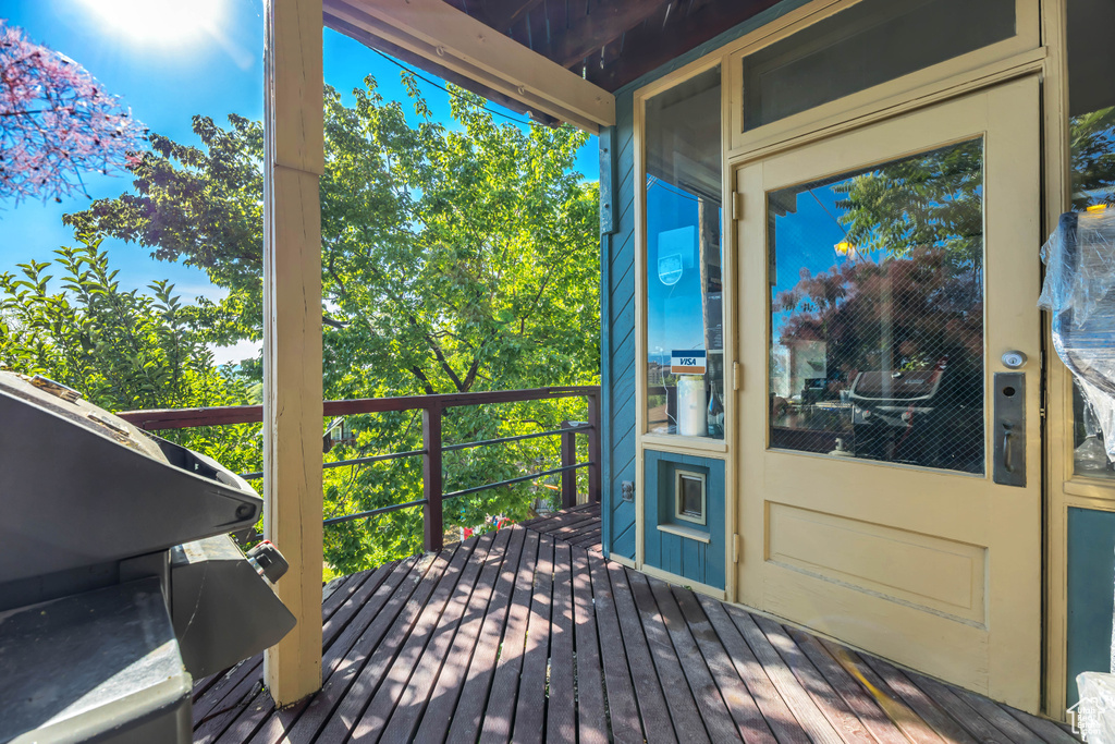 Wooden terrace with area for grilling