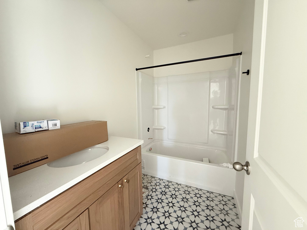 Bathroom with vanity and shower / tub combination