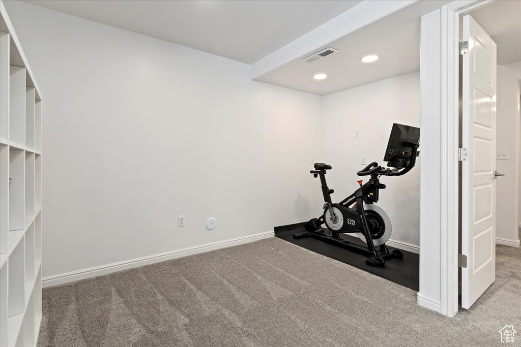 Exercise area featuring carpet flooring, recessed lighting, and baseboards
