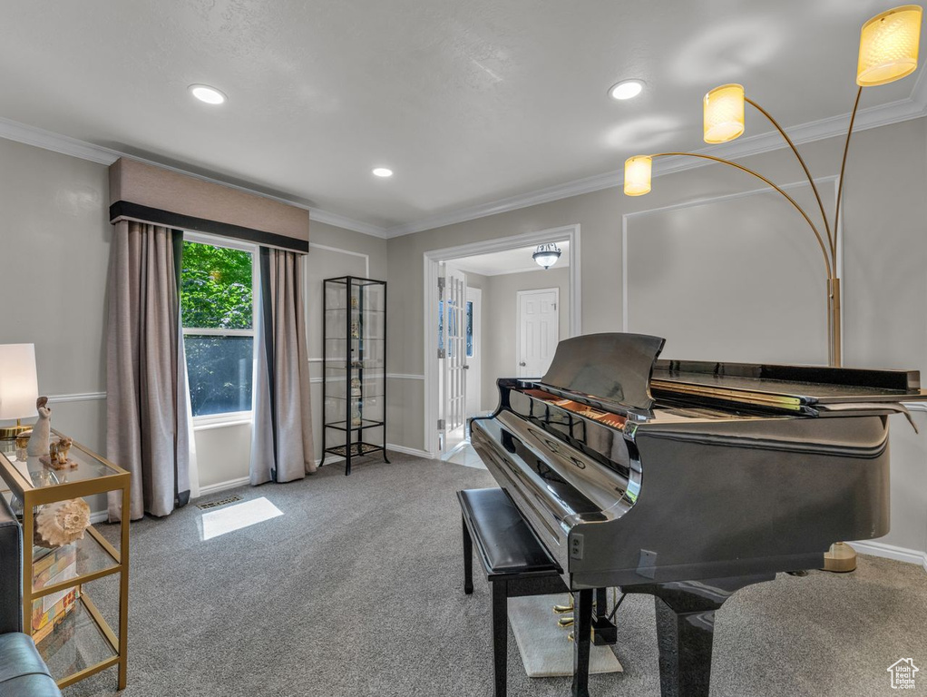 Sitting room featuring recessed lighting, carpet flooring, baseboards, and crown molding