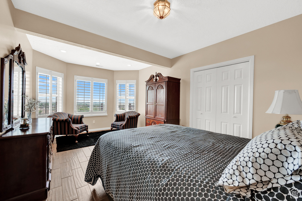 Bedroom featuring recessed lighting, a closet, and baseboards