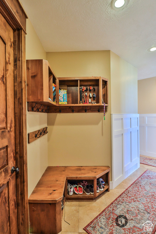 Mudroom featuring a textured ceiling and recessed lighting