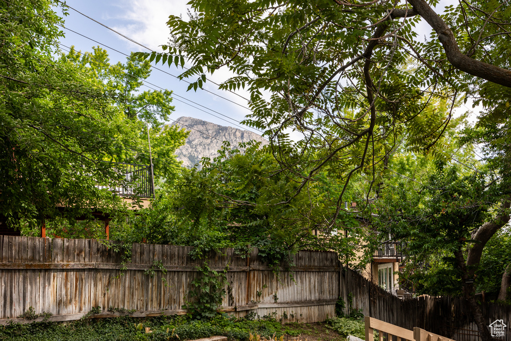 View of yard featuring a mountain view