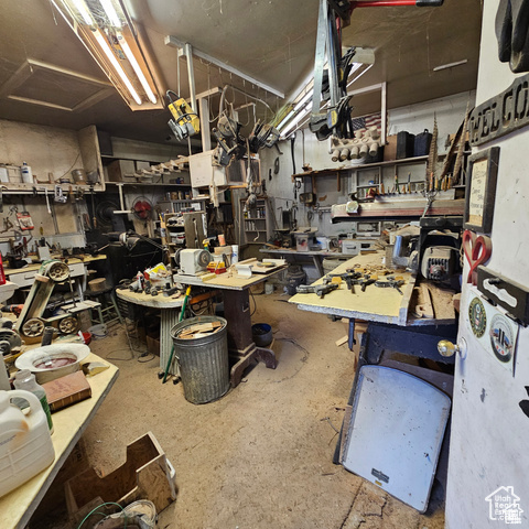 Miscellaneous room with a workshop area