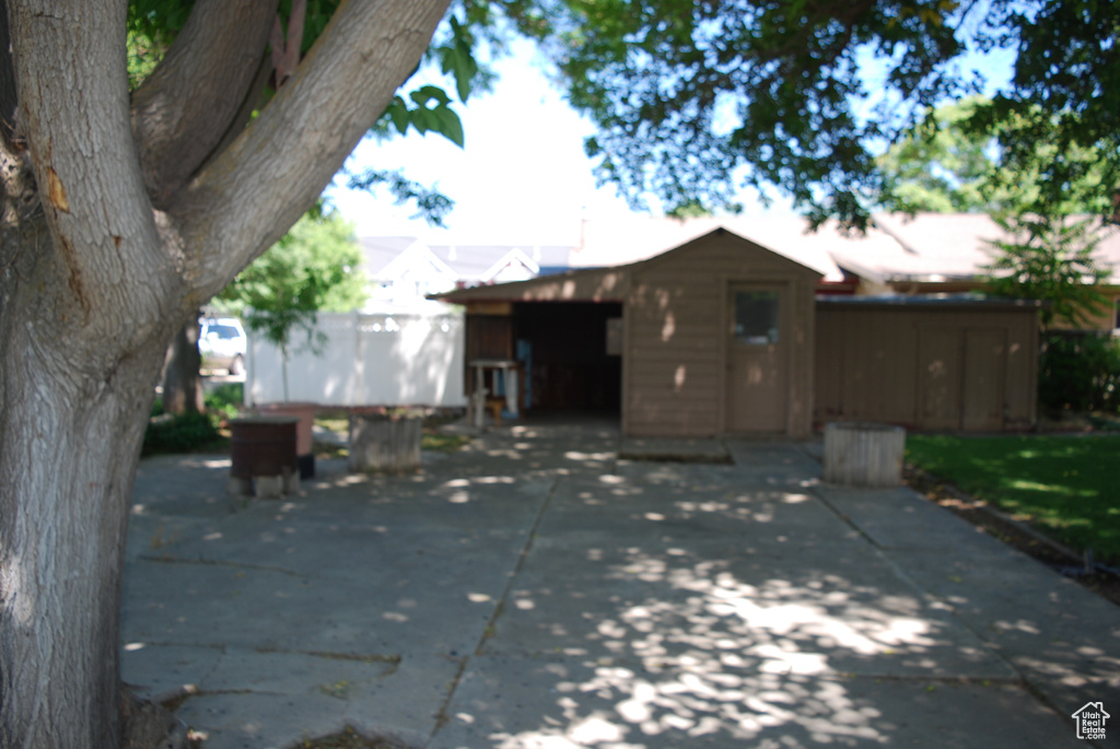 View of front facade featuring an outdoor structure
