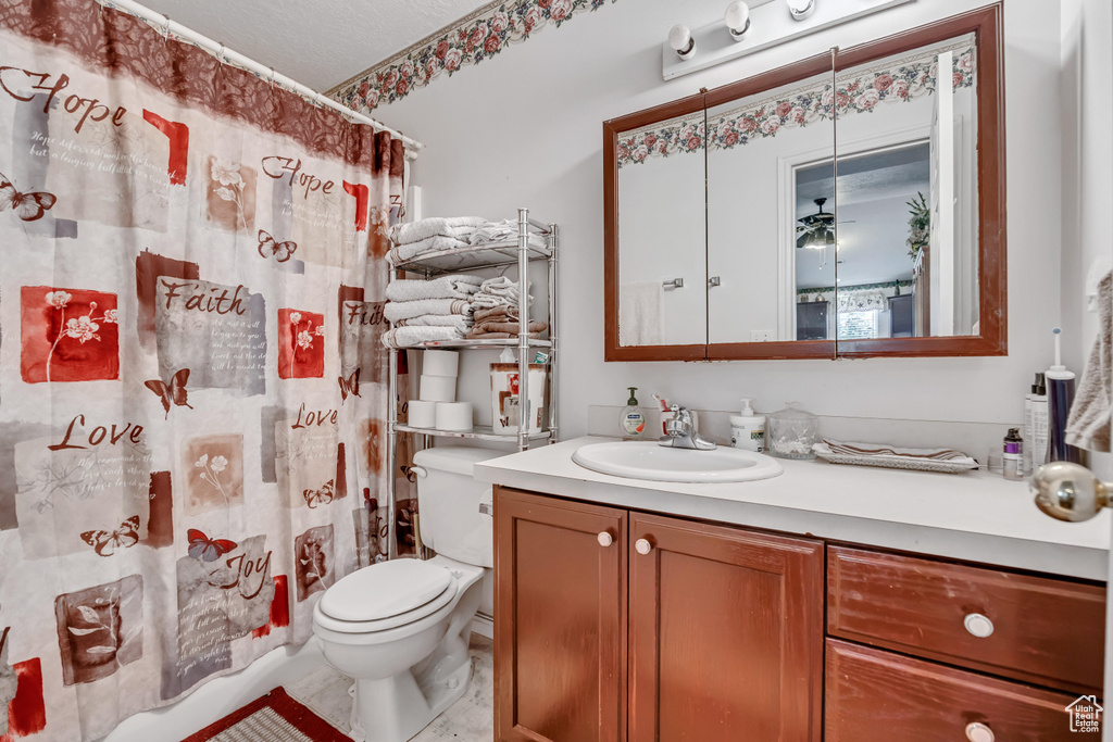 Bathroom with vanity, toilet, and a shower with shower curtain