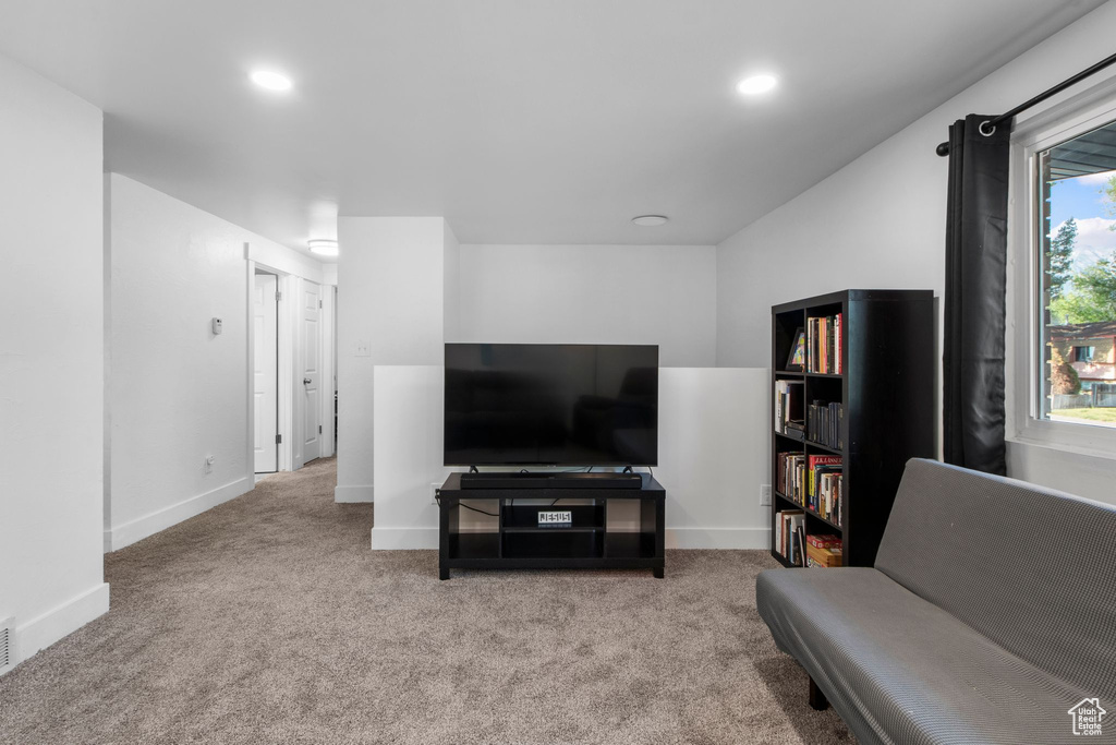 Living room with baseboards, recessed lighting, and carpet floors