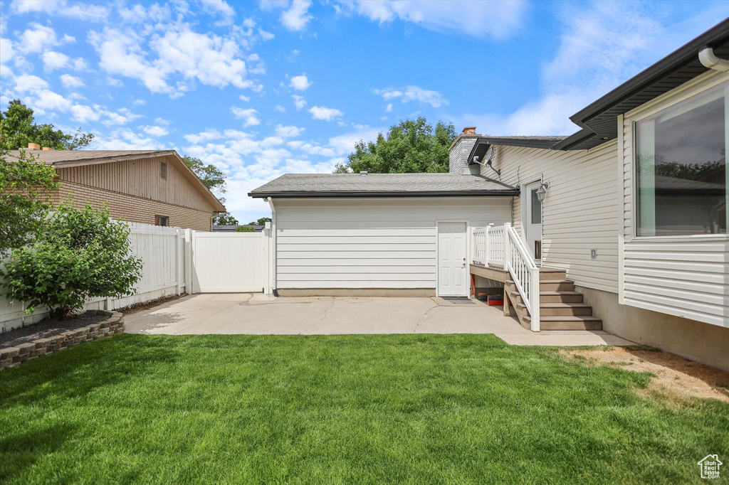 View of yard featuring a patio area