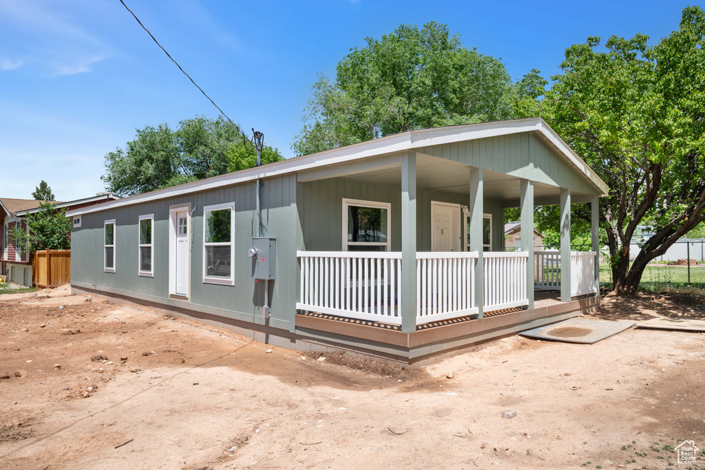 Manufactured / mobile home with a porch
