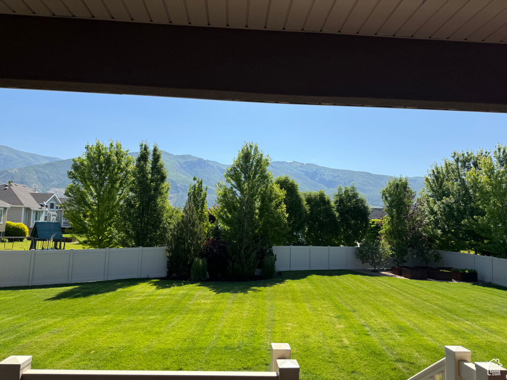 View of yard featuring a mountain view