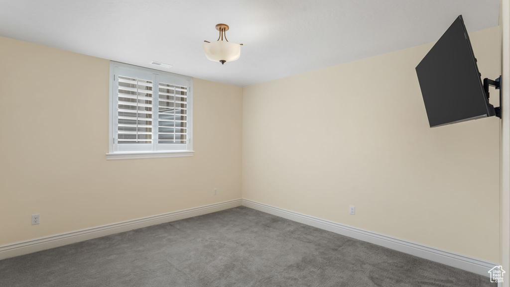 Unfurnished room with carpet floors and baseboards