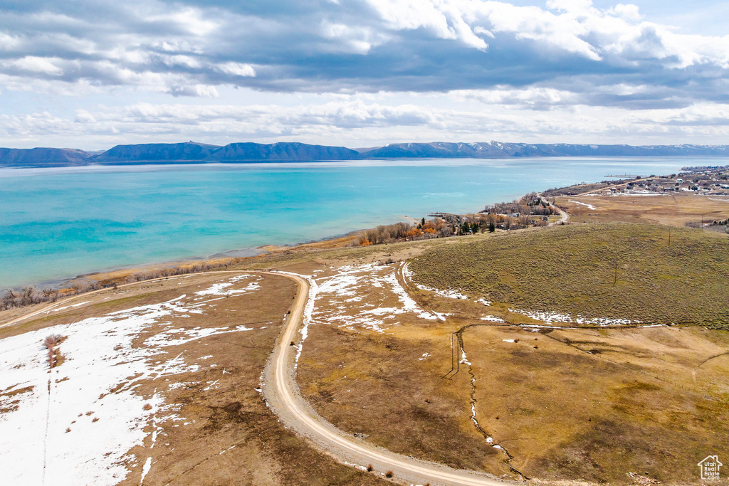 Bird's eye view of a water and mountain view