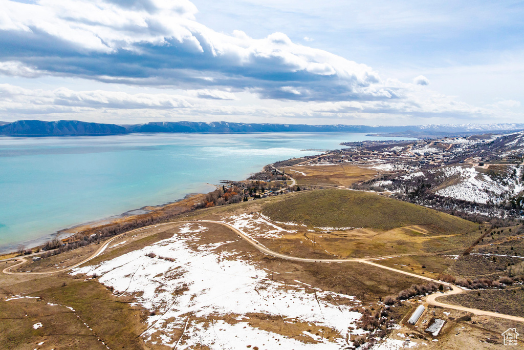Aerial overview of property's location with a water and mountain view
