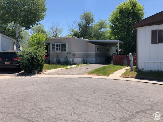 Manufactured / mobile home featuring driveway and a carport