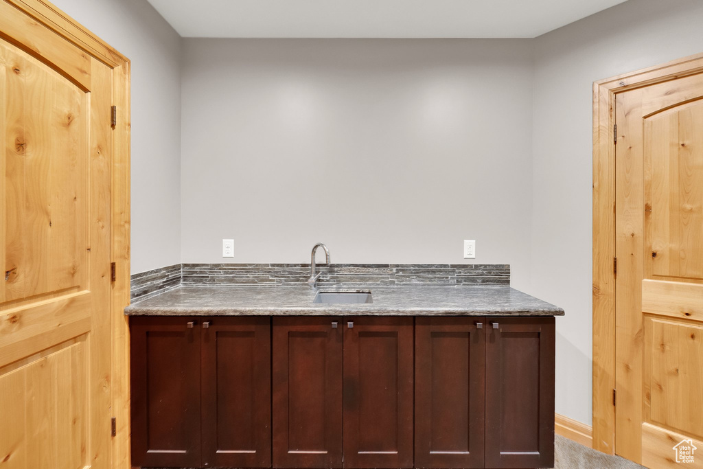 Bar area with a sink