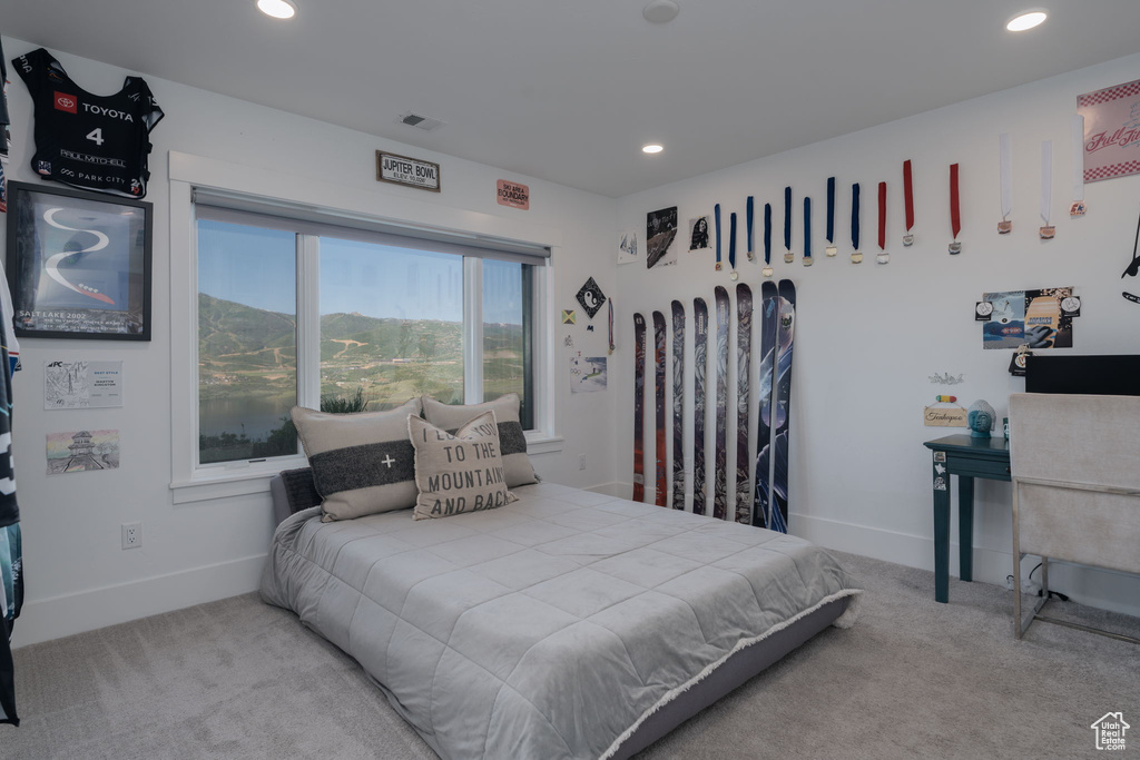 Bedroom with carpet flooring, recessed lighting, and baseboards