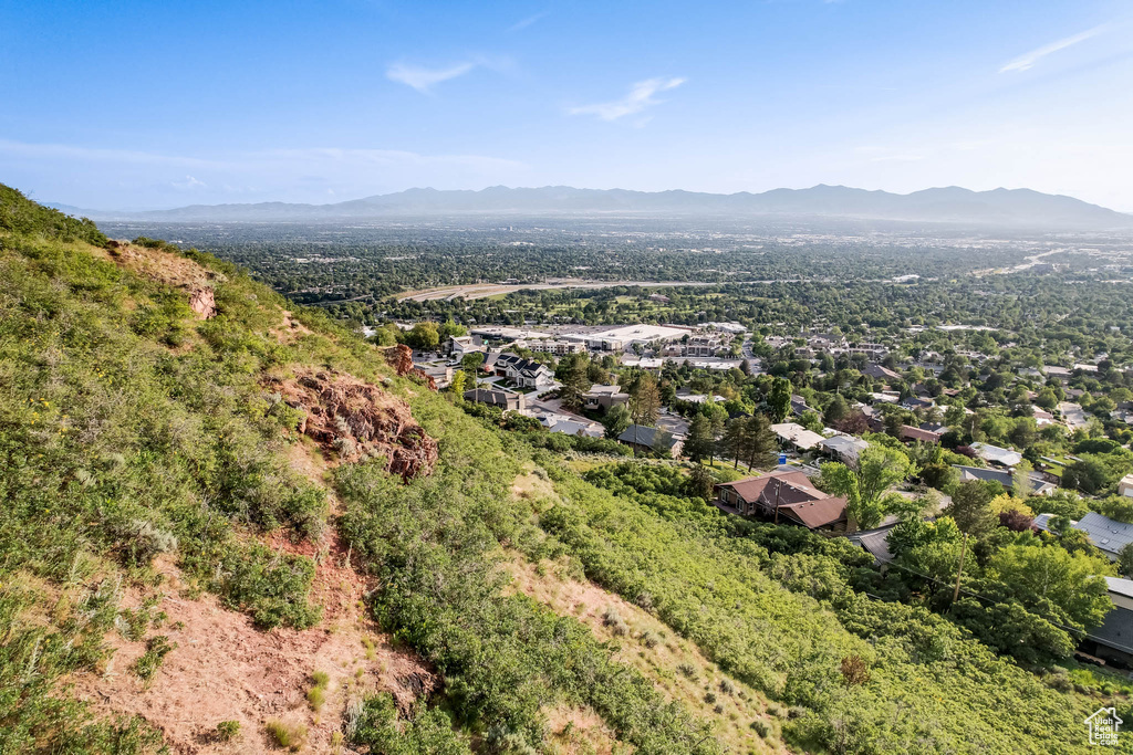 Bird\\\\\\\'s eye view of a mountainous background