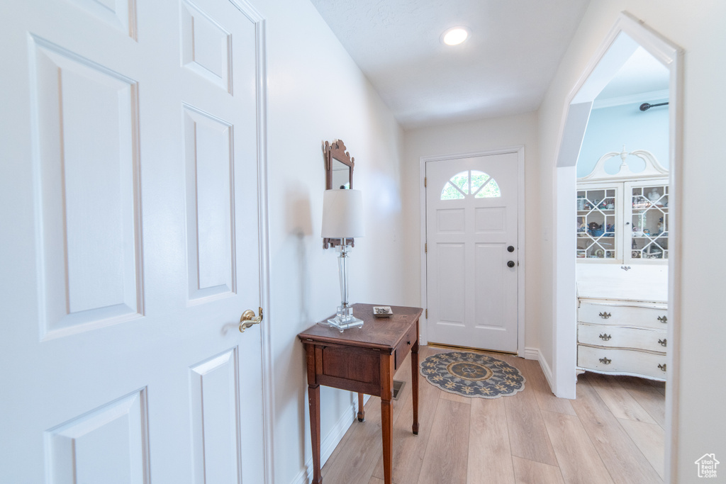 Entryway with light wood-style flooring, baseboards, and recessed lighting