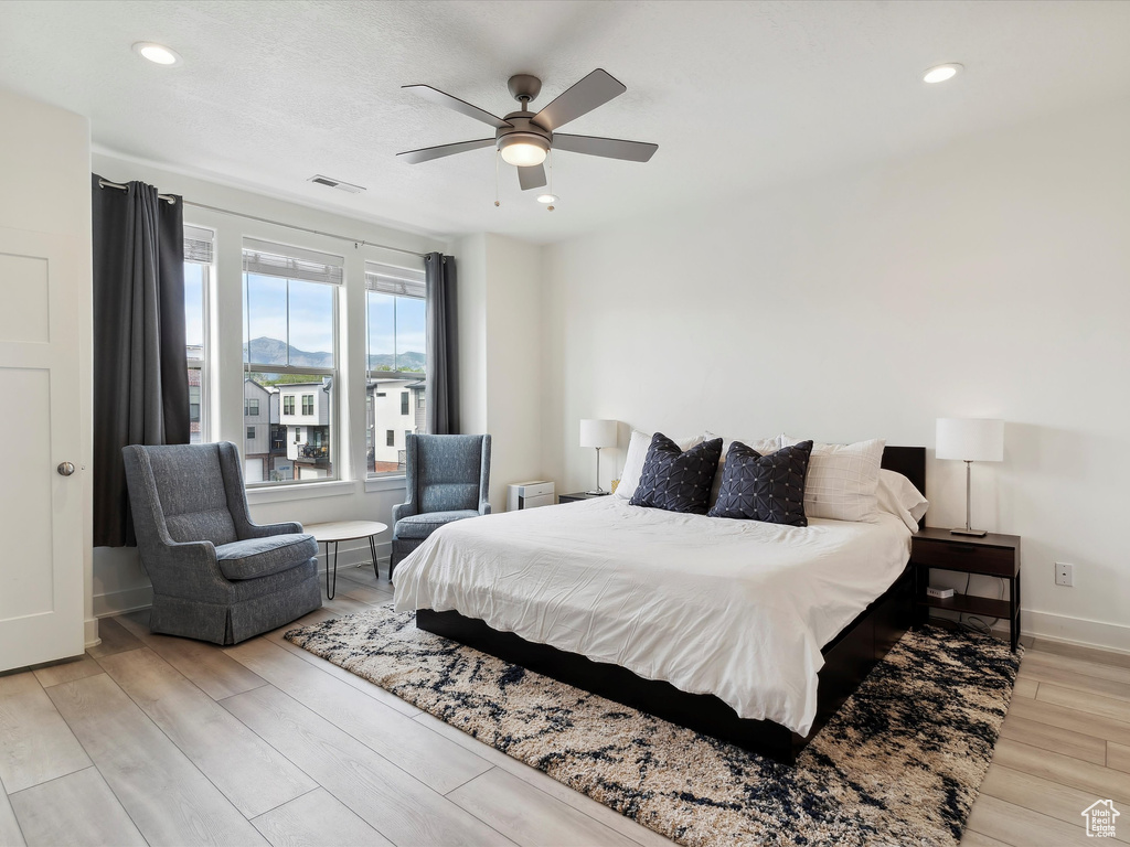 Bedroom featuring wood finished floors, a ceiling fan, recessed lighting, and baseboards