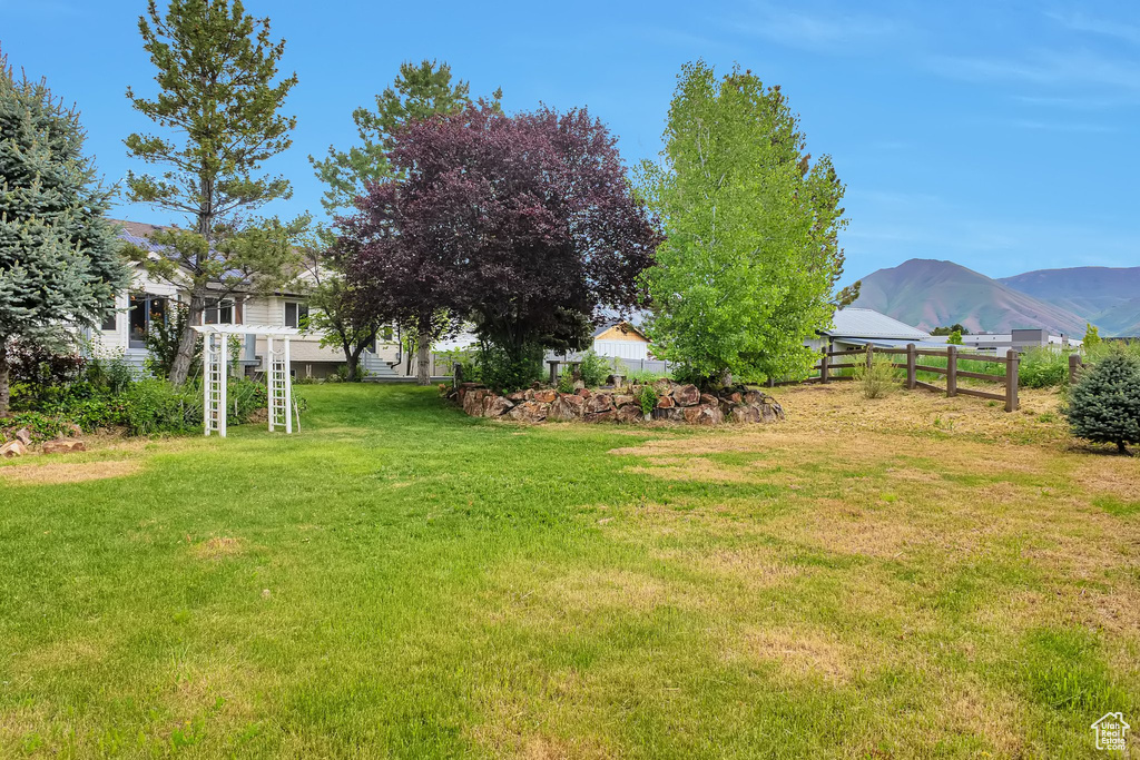 View of yard featuring a mountain view