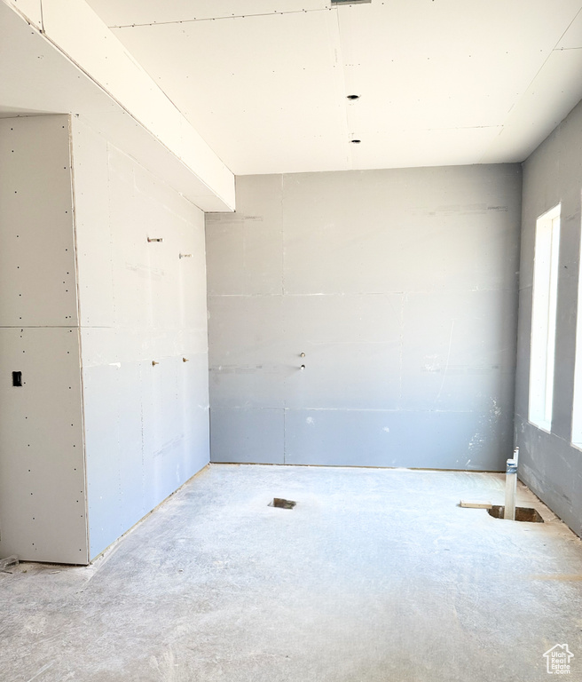 Unfurnished room with concrete flooring