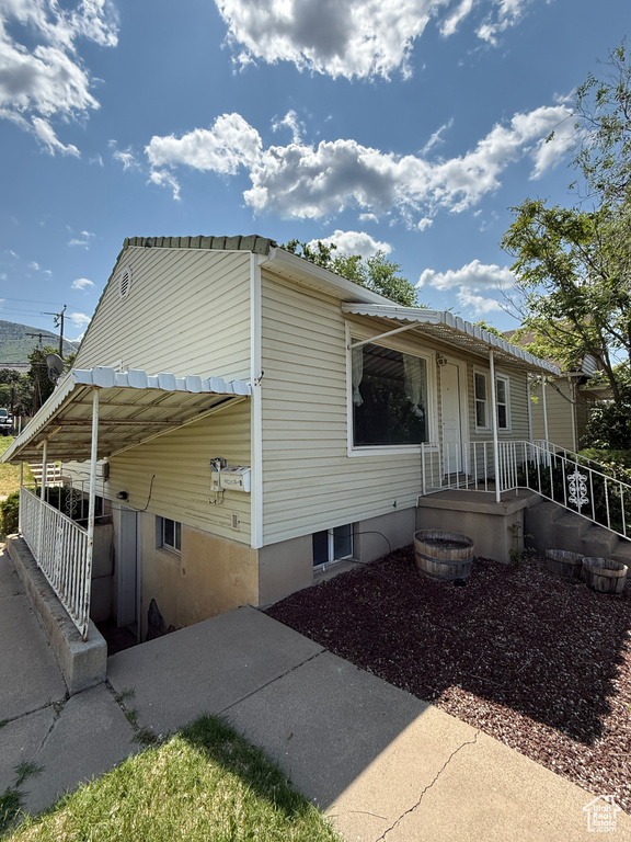 View of home's exterior