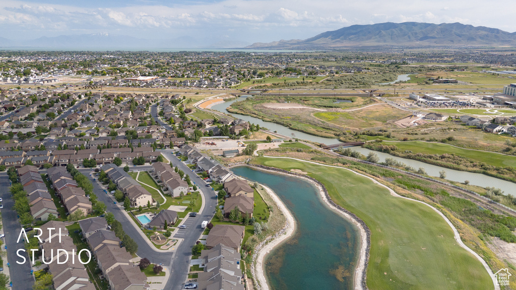 Aerial overview of property\\\\\\\\\\\\\\\'s location featuring a water and mountain view, nearby suburban area, and a golf club
