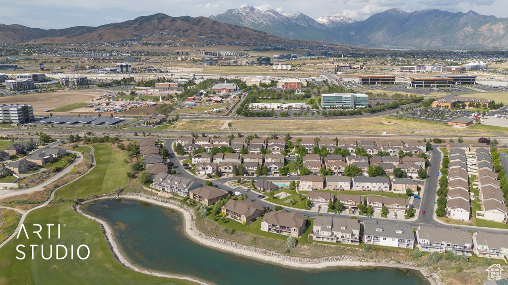 Aerial overview of property\\\\\\\\\\\\\\\'s location featuring a water and mountain view