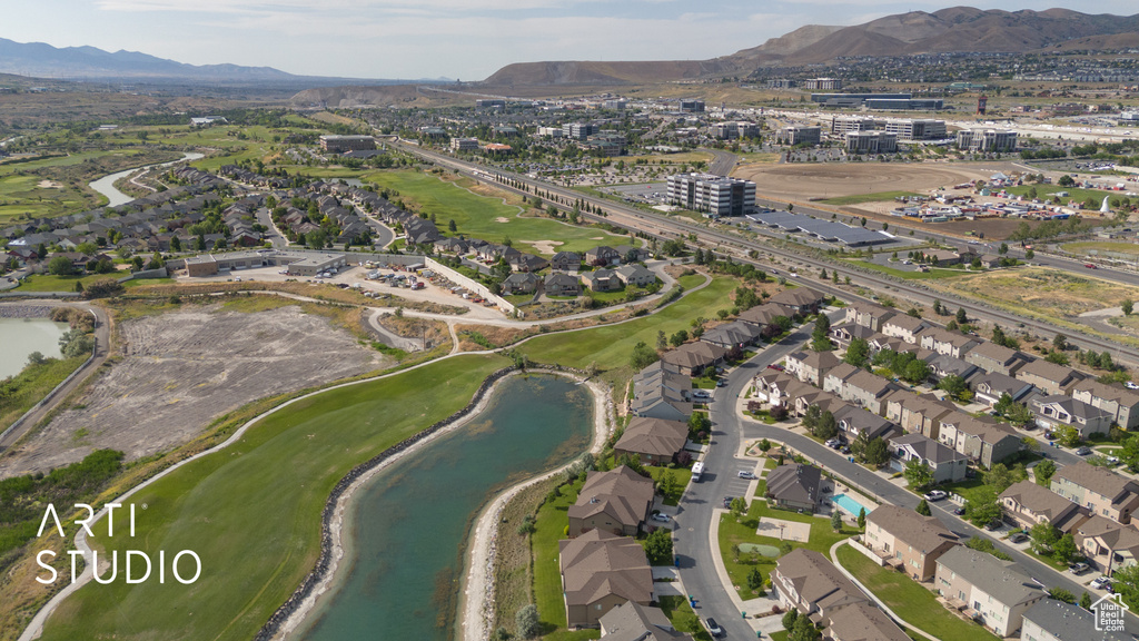 Aerial view of property\\\\\\\\\\\\\\\'s location with a water and mountain view, a local golf course, and nearby suburban area