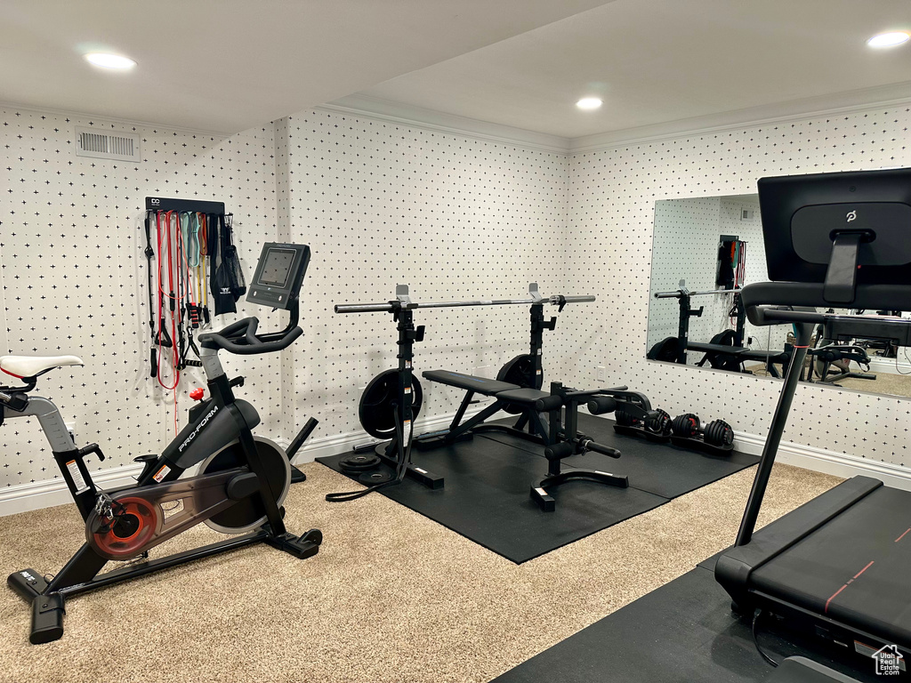 Exercise room with recessed lighting, baseboards, and carpet