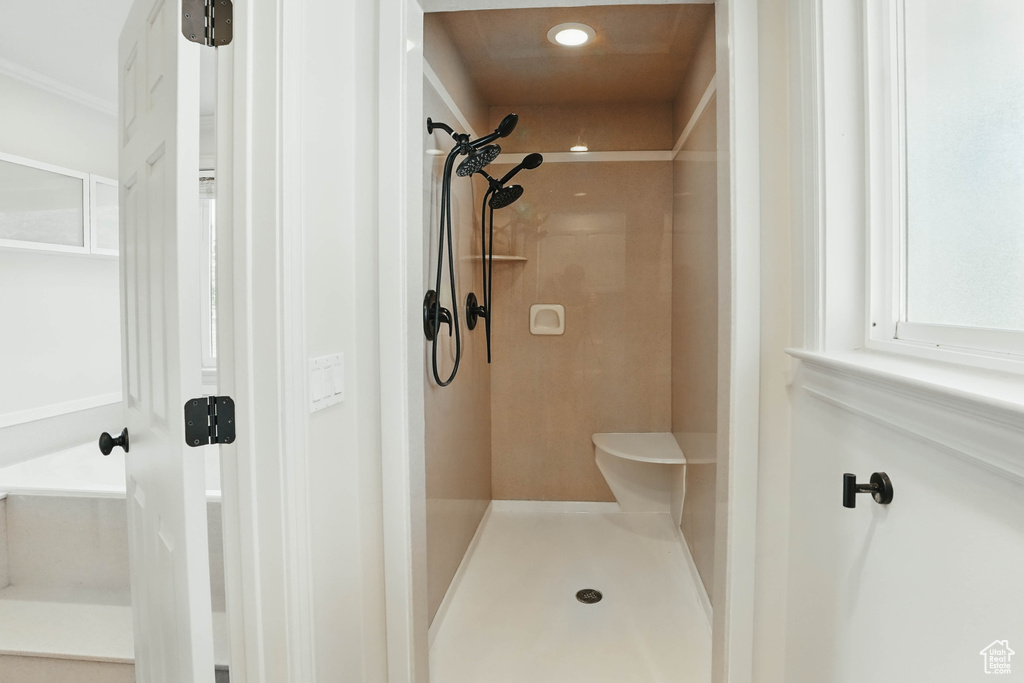 Bathroom with tiled shower and recessed lighting