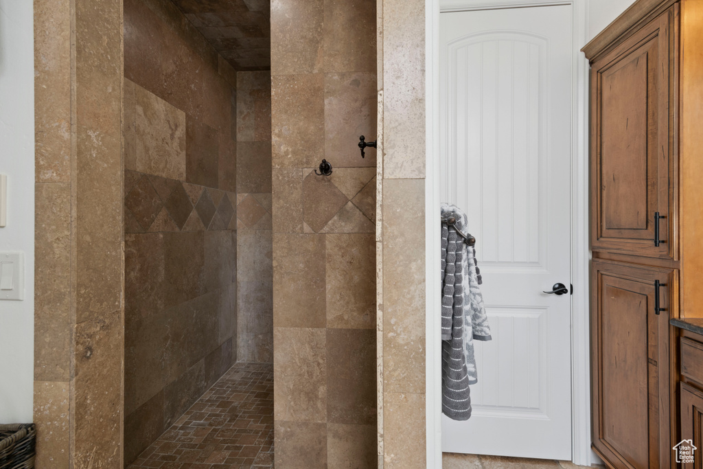 Full bath featuring a tile shower
