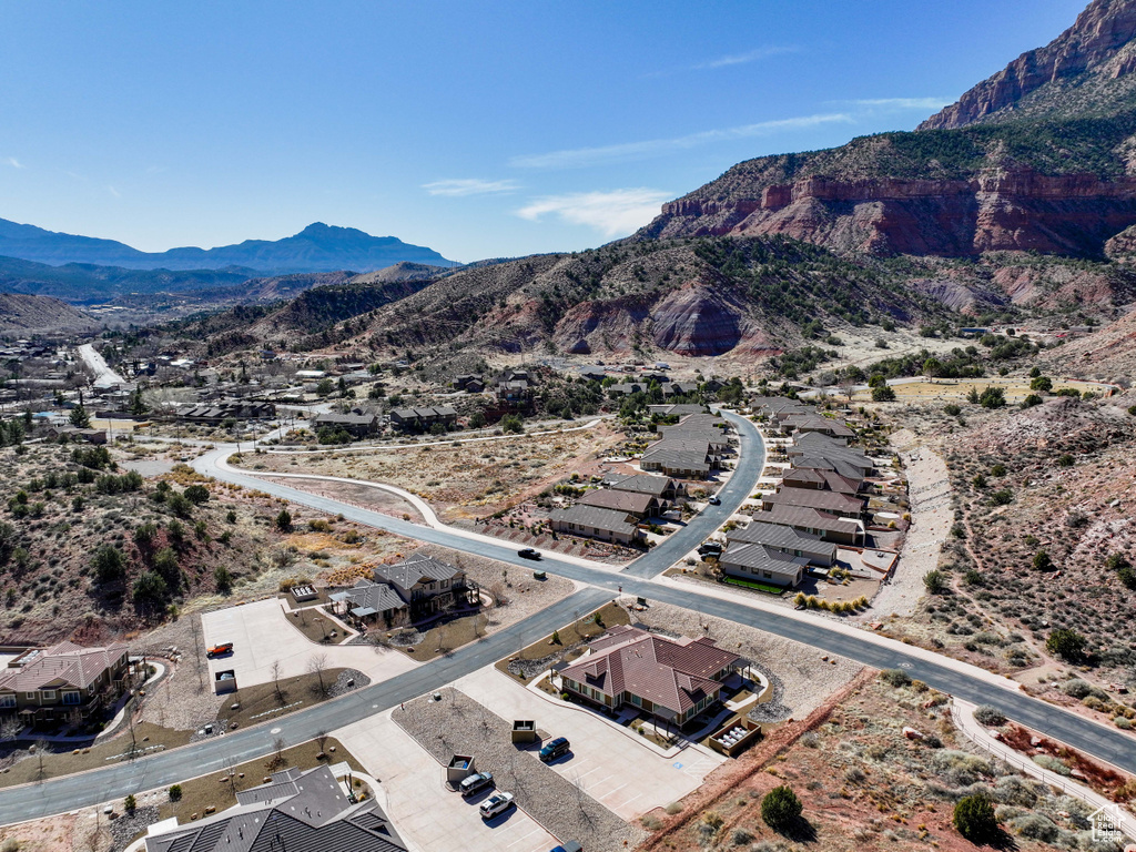 Aerial overview of property\\\'s location featuring a mountain backdrop