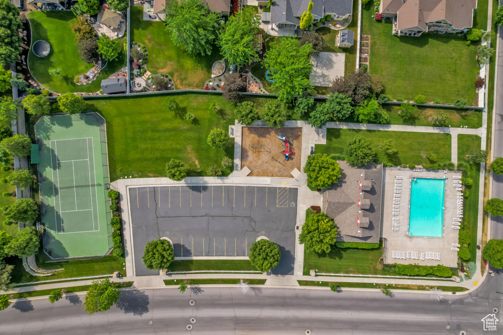 Bird\\\'s eye view of a pool area