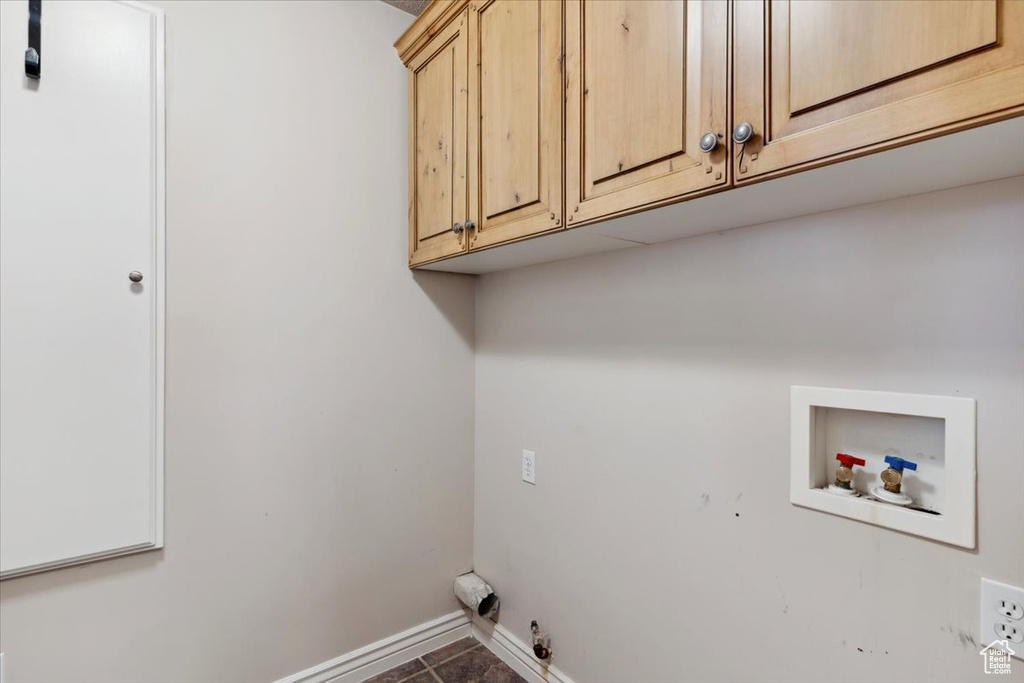 Laundry room with cabinet space, washer hookup, baseboards, and gas dryer hookup