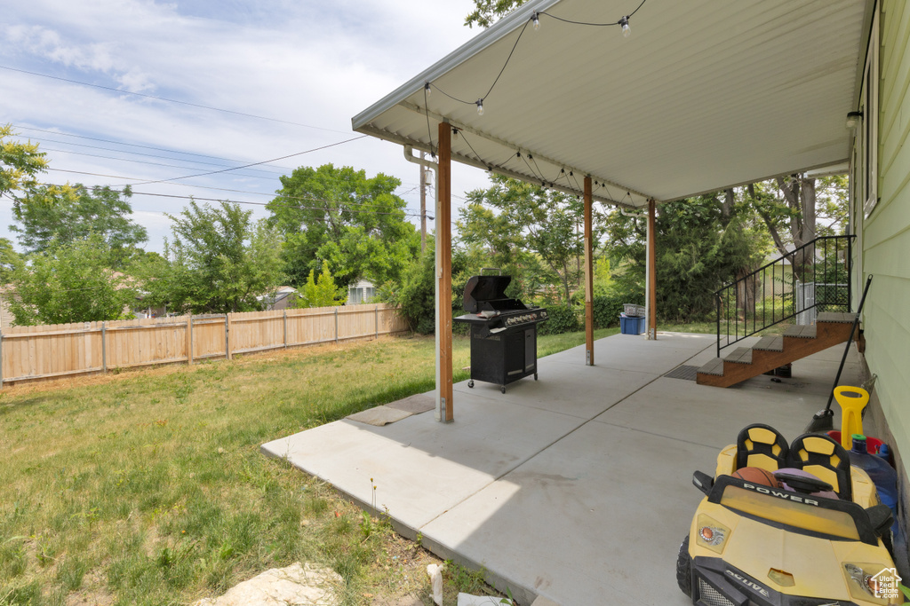 View of patio / terrace with area for grilling
