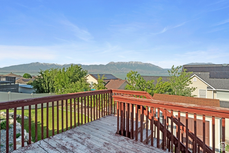 Wooden terrace featuring a mountain view