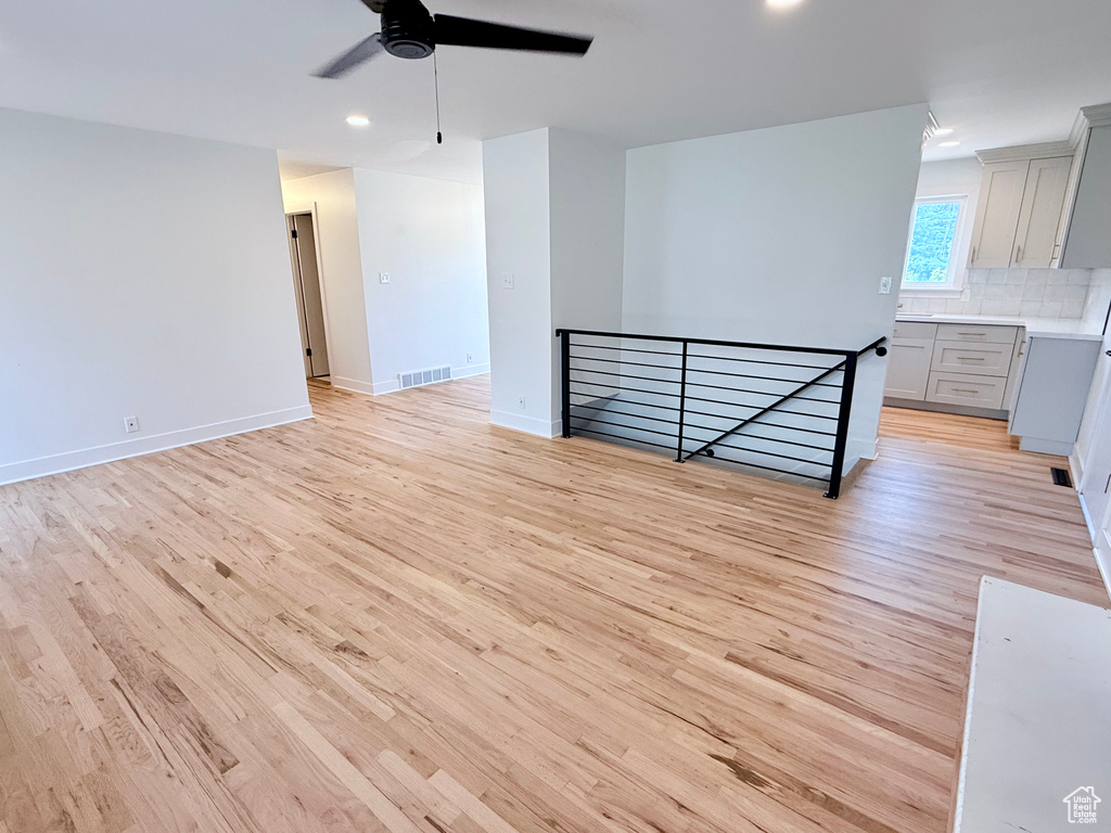 Unfurnished room featuring light wood-style floors, a ceiling fan, recessed lighting, and baseboards