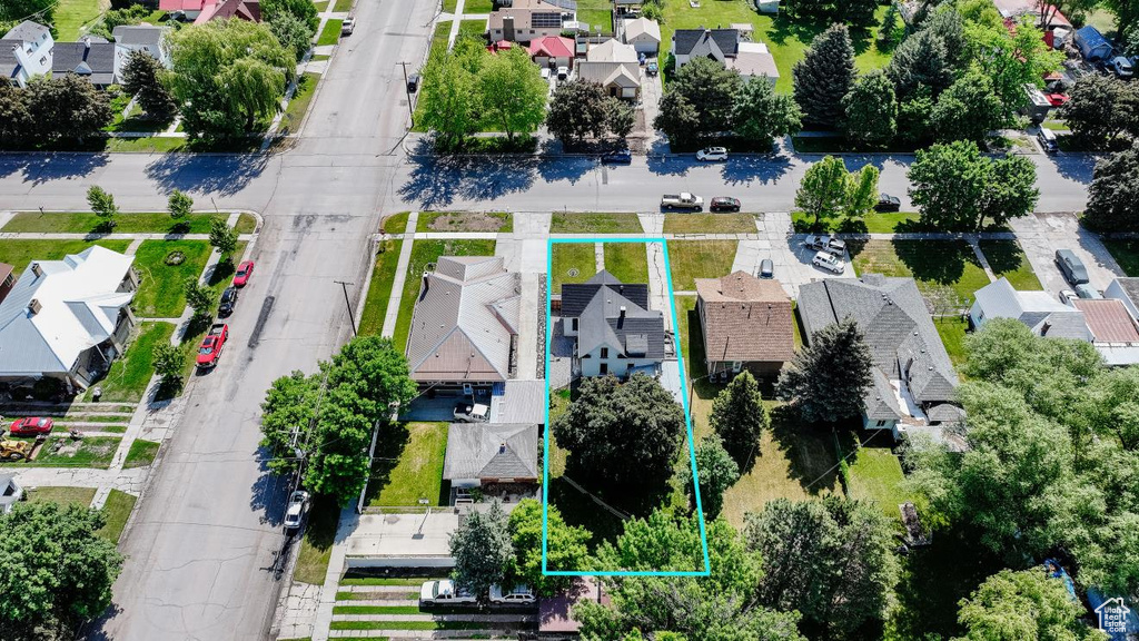 Aerial view of residential area with property boundaries highlighted