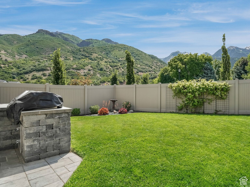 View of yard featuring a mountain view