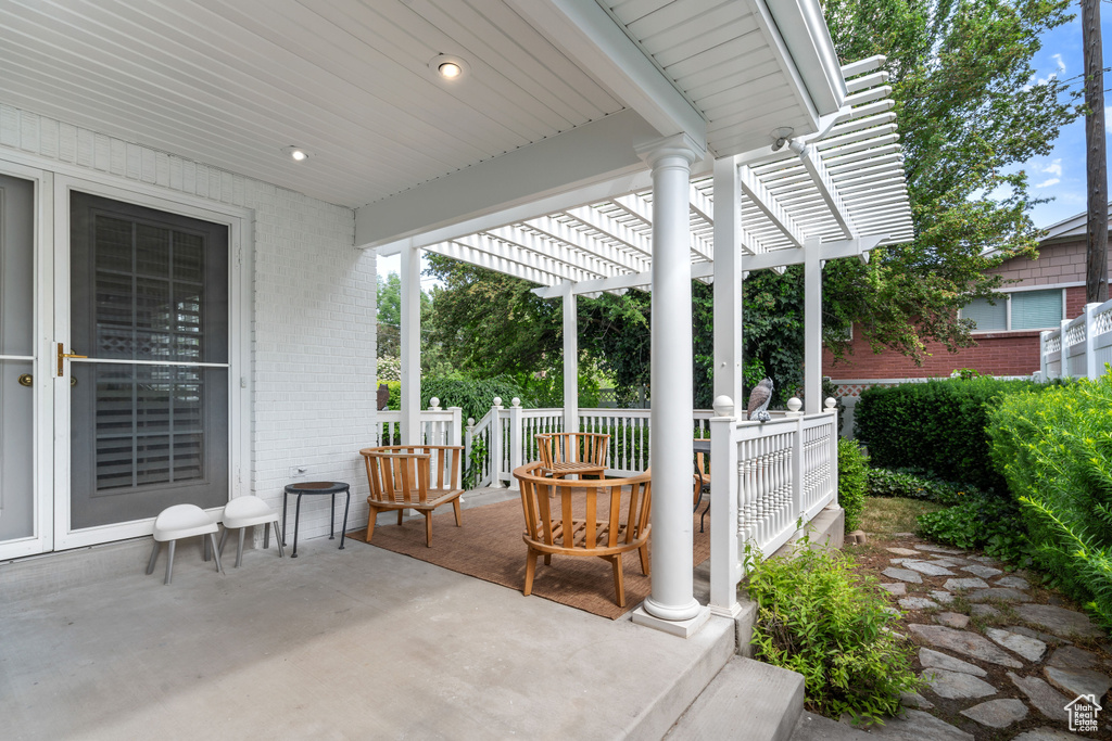2201 E GREGSON AVE Salt Lake City, UT 84109