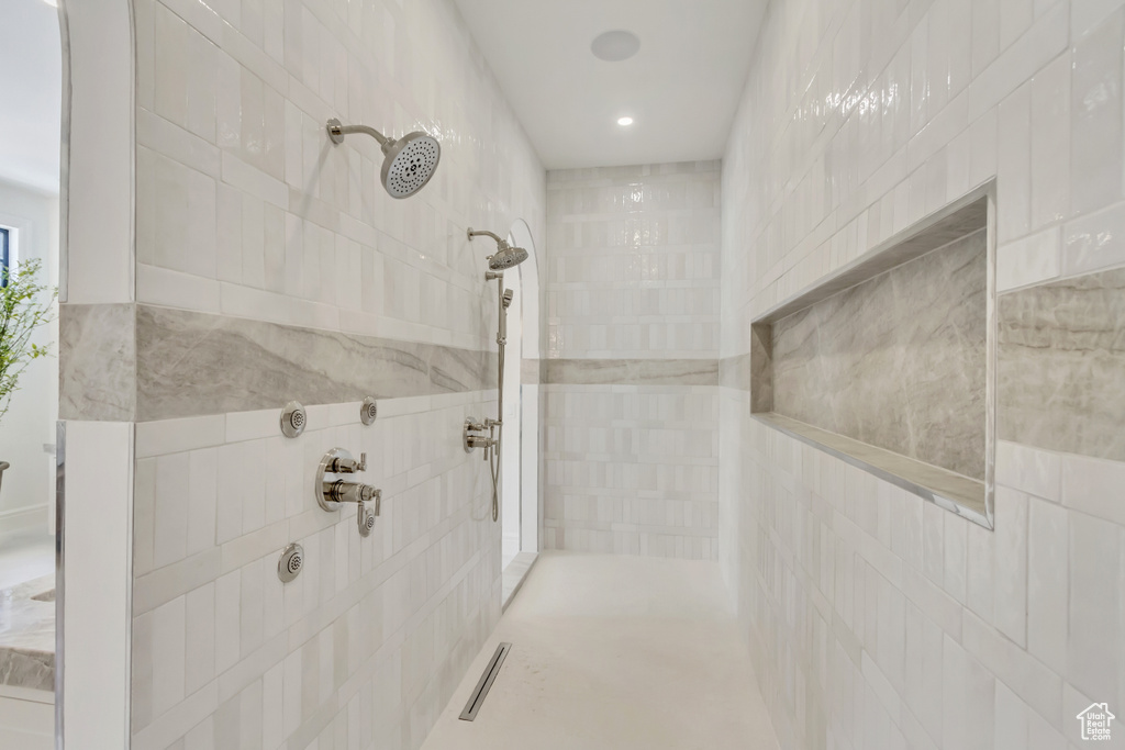 Bathroom featuring tiled shower