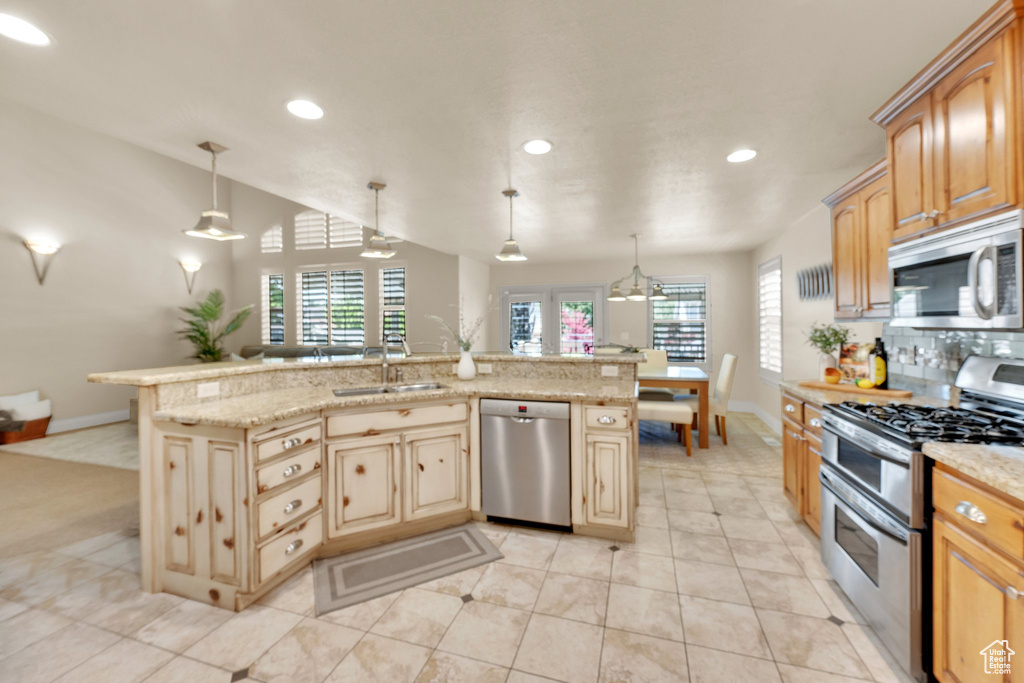 Kitchen featuring stainless steel appliances, a sink, recessed lighting, healthy amount of natural light, and baseboards