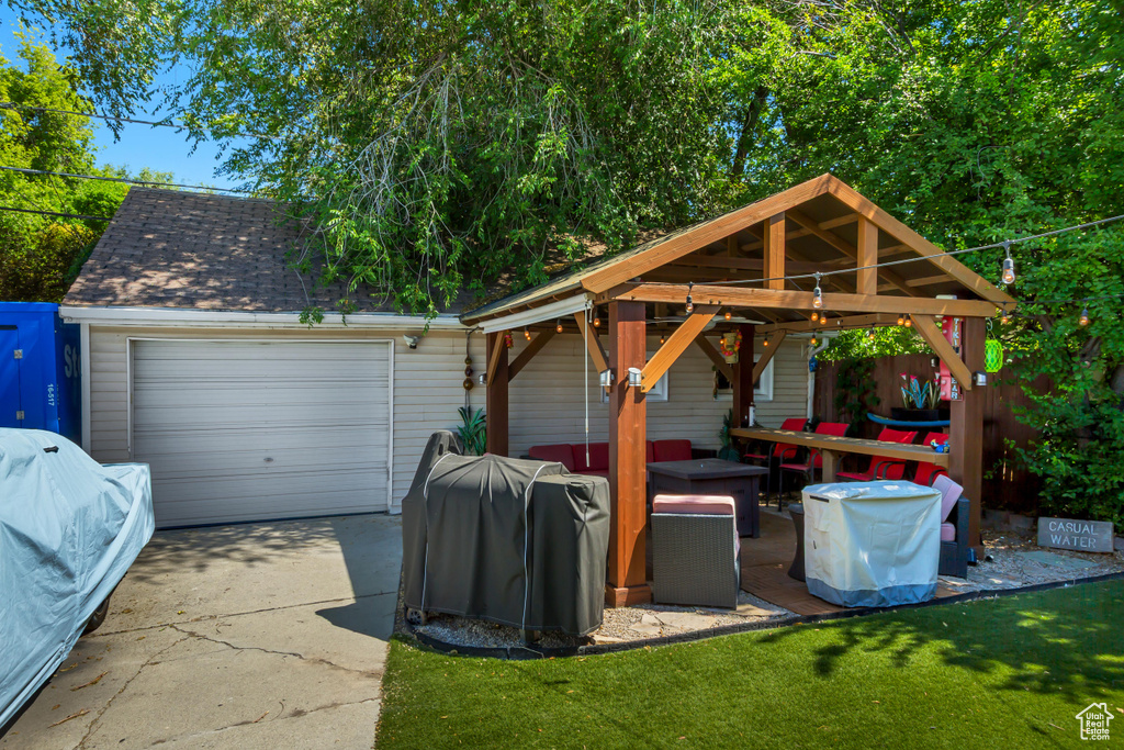 Detached garage featuring driveway