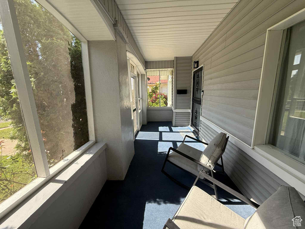 View of sunroom / solarium